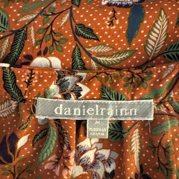 Daniel Rainn Medium Multi-Color w/Floral Print Sleeveless V-Neck Blouse - EUC - Picture 4 of 4